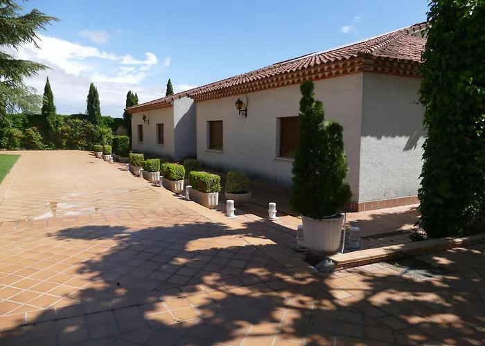 Hotel cerca del colegio: Villamercedes 1